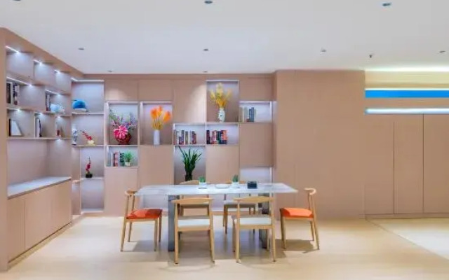 Foshan Shunde Carnival Hotel (Shunlian Plaza Jinlong Subway Station)