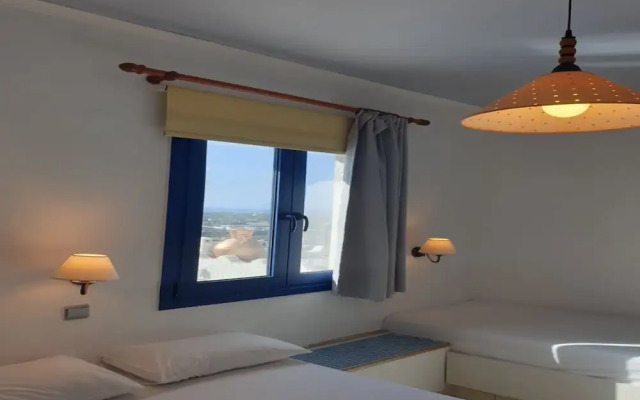 "room in Studio - Entire Private Suite Sea Full View With Balcony, Shared Pool and Air Conditionin"