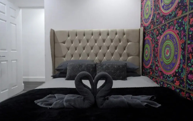 Architect Designed Meadows Central Apartment