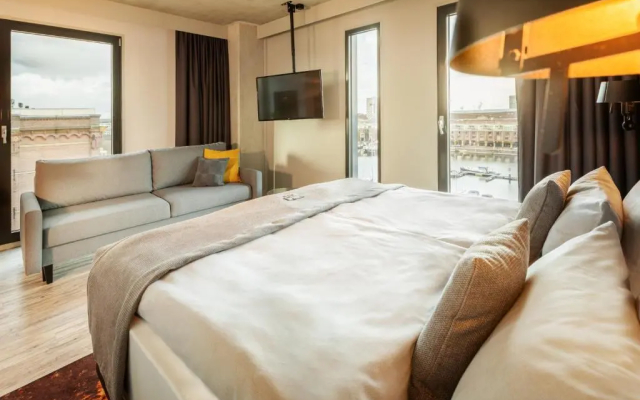 Holiday Inn - the niu, Fender Amsterdam by IHG