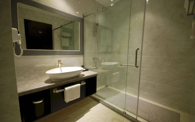The Litz Hotel & Suites