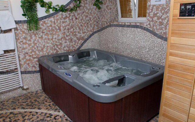 Hotel Lony