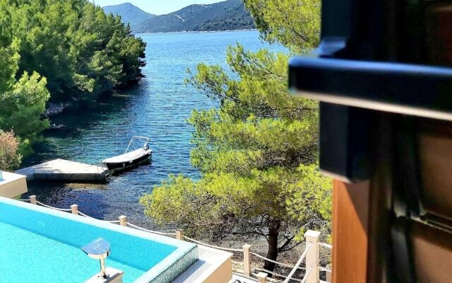 Beachfront Villa Brulupes