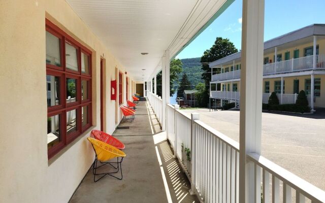 O'Sullivan's On The Lake Motel