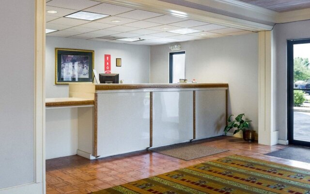 Econo Lodge Canton I-55