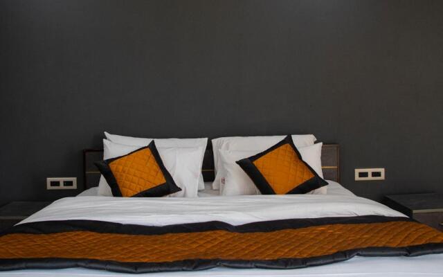 Dev Royale Hotel