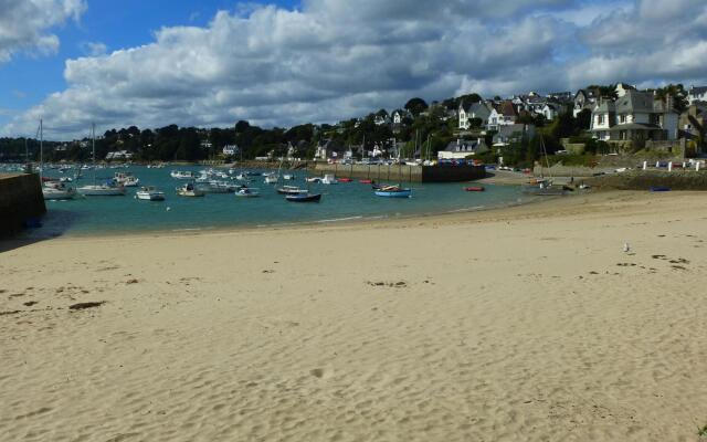 Charming Holiday Home Near the Beach, Locquirec