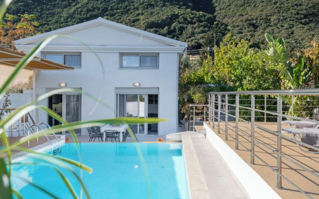 Villa Oasis in Nikiana - Sleep 6 - Pool - Hot Tub