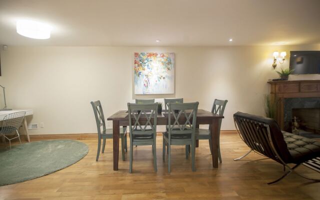 Stunning 1BR Basement Apt - King Size