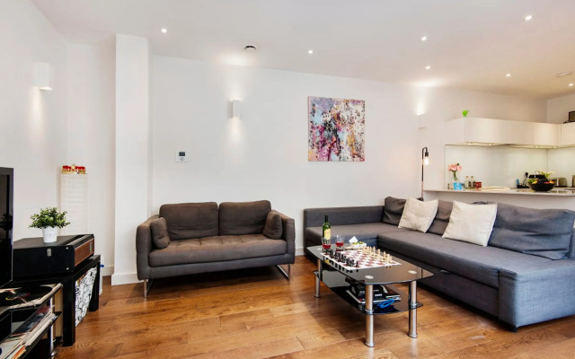 Vibrant 2BR Retreat in Baker Street