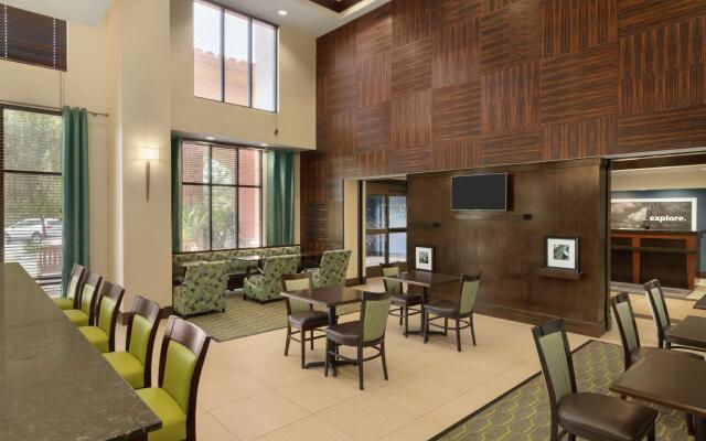 Hampton Inn & Suites Thousand Oaks, CA