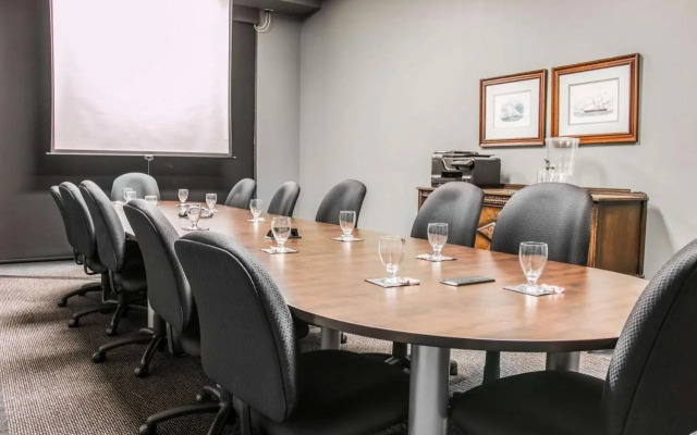 Shoreline Inn & Conference Center, Ascend Collection