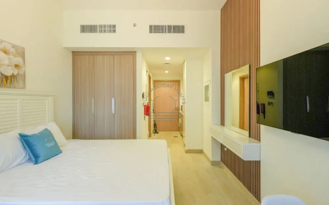 Yogi -  Azizi Riviera 18