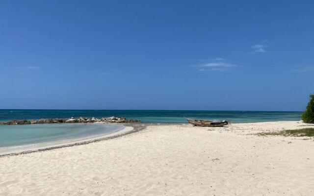 Hospitality Expert E22 Beach front Pool & Chef