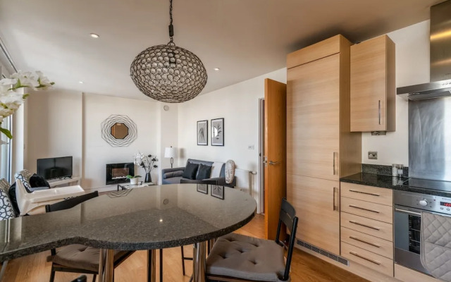 Modern Comfort: Stratford 3BR Duplex