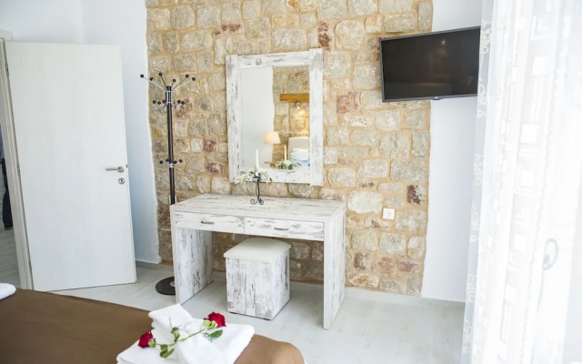 Haraki Stone Apartments