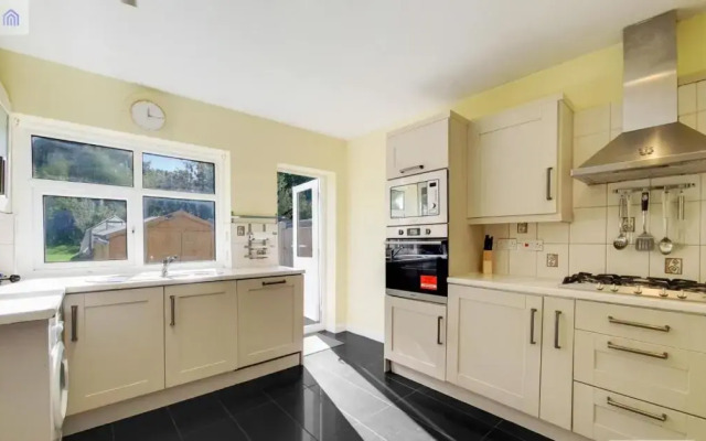 Charming 3 bed home. Spacious with large garden
