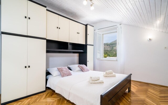 Nice Home in Slano With 6 Bedrooms and Wifi