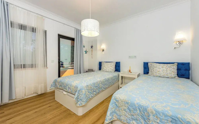 2 Bed-sleeps 4-vilamoura Beach-pool-spa-balcony