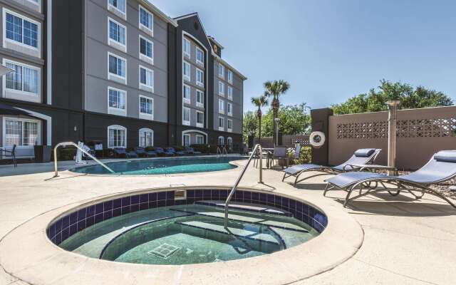 La Quinta Inn & Suites by Wyndham Orlando Lake Mary