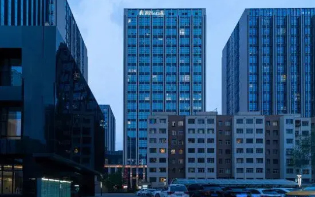Jingyue Yundu Art Hotel (Lanzhou Zhongtianjian West Railway Station)