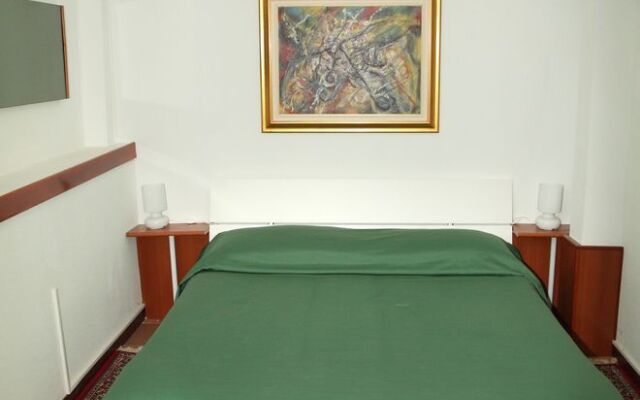 Collina House