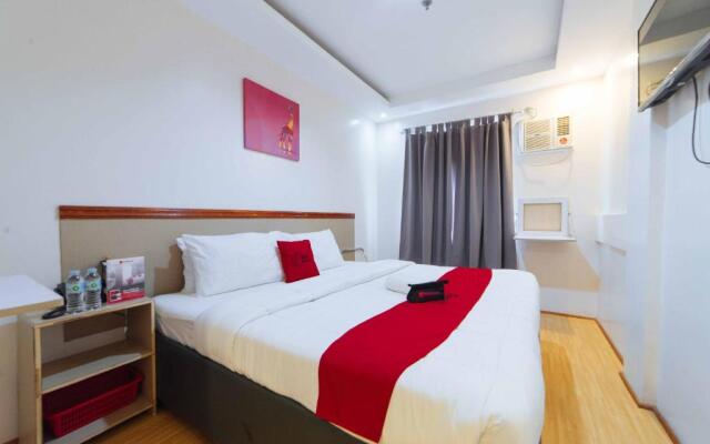 RedDoorz Plus Near SM Lanang Davao