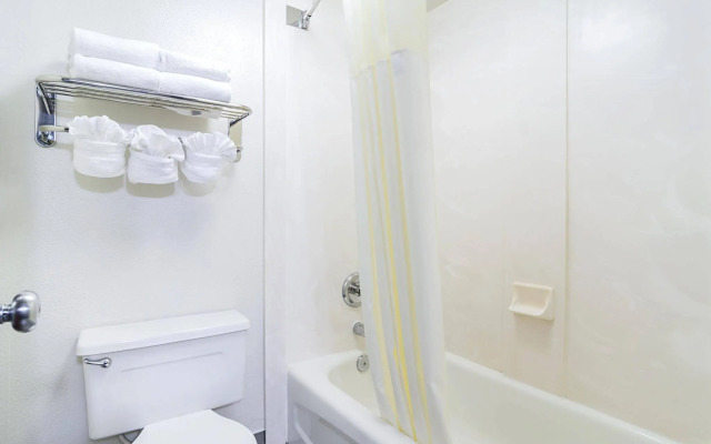 Holiday Inn Hotel and Suites Richmond West End by IHG