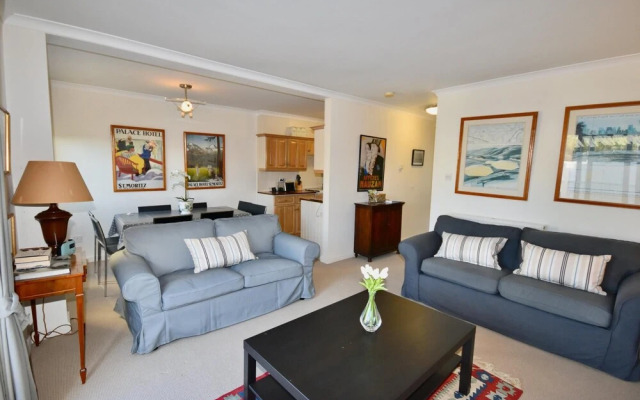 1 Kings Close a Superb Coastal Retreat