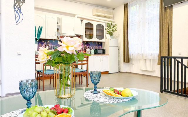 Apartamenty Scast'e zit' v centre Sevastopola na ul. Bol'saa Morskaa, d.41