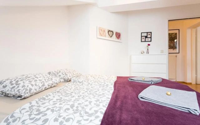 Lovely Two Level Apartment For Families