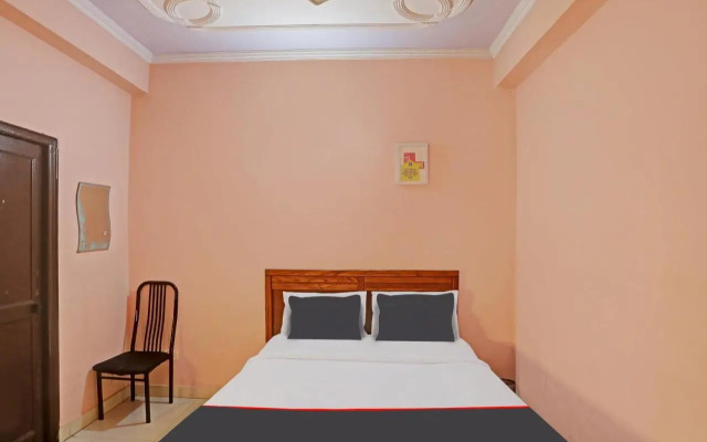 Collection O Mayank Guest House Near ISKCON Temple Noida