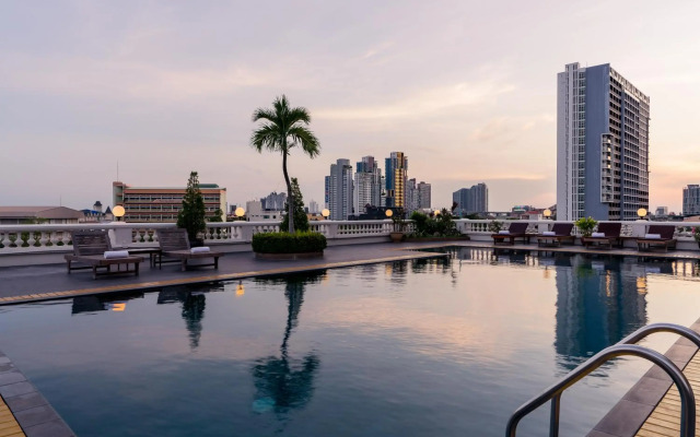 The Niran Grand Hotel