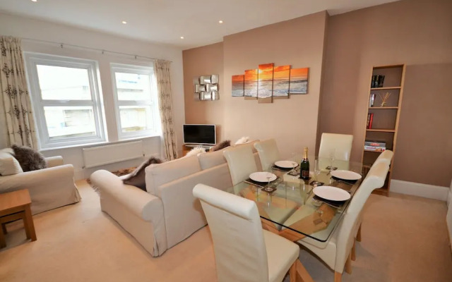 4 Roslyn House