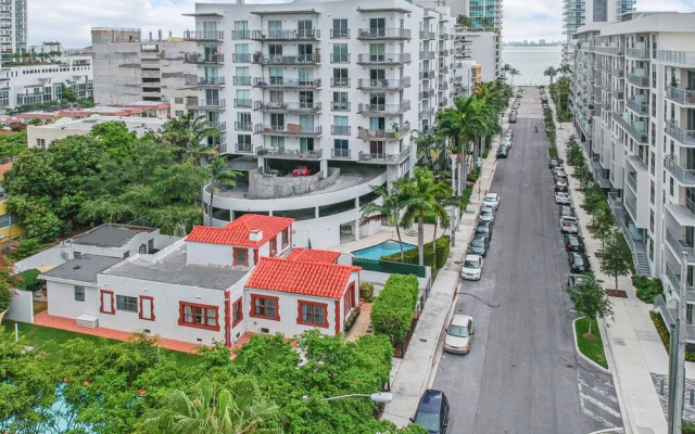 Roami at Edgewater Place
