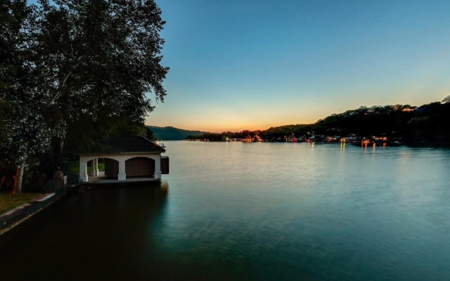 The Arrive Emerald - 5 Br Home