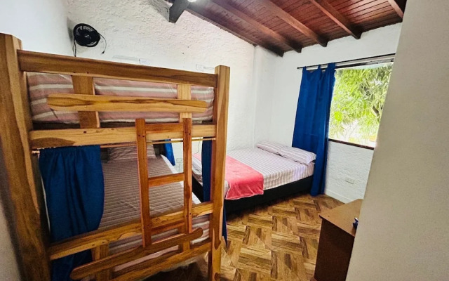 Blue Coast Hostal - Hostel
