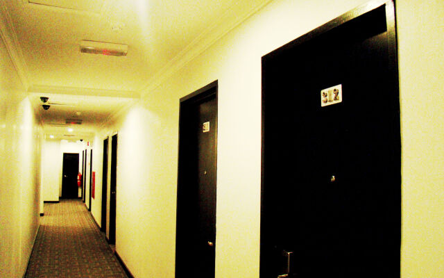 Adel Hotel