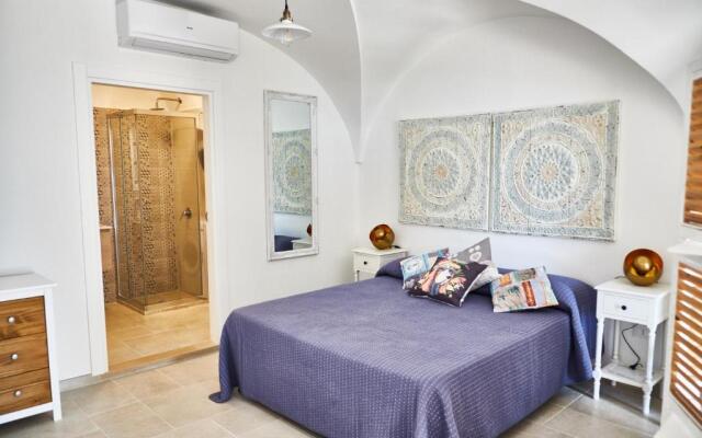 Equorum Prospectus 2 - OSTUNI CENTRO - Guest House