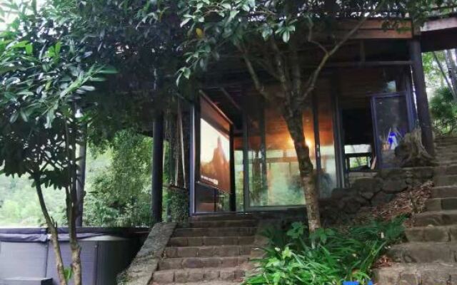 Tree House Guesthouse