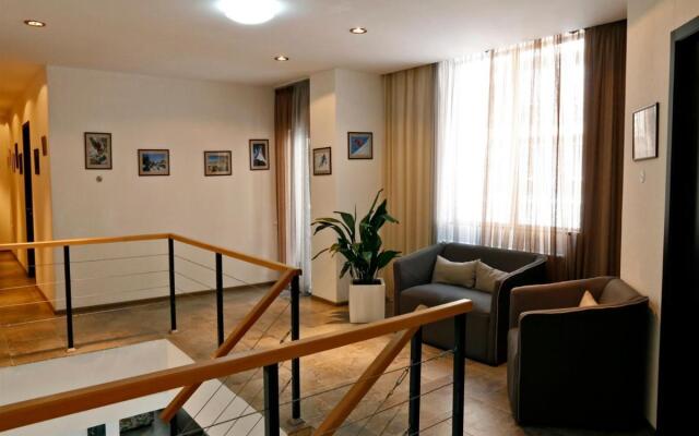Club-2100 Hotel