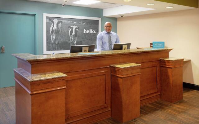 Hampton Inn & Suites Kansas City-Merriam