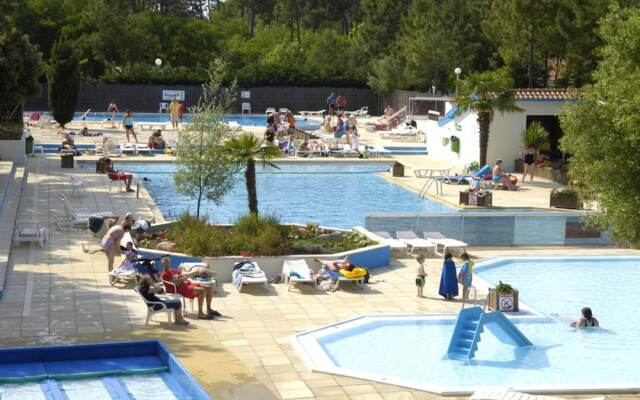 Property With 3 Bedrooms in Saint-jean-de-monts, With Pool Access, Fur