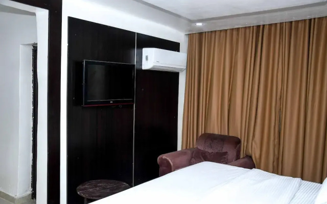 Royal Crest hotel and suite