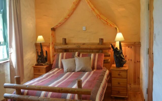 Lissyclearig Thatched Cottage