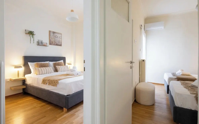 Zephyr 3-Bedroom Apartment in Athens