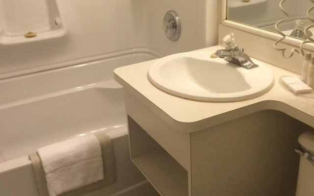 Travelodge by Wyndham Winnipeg East