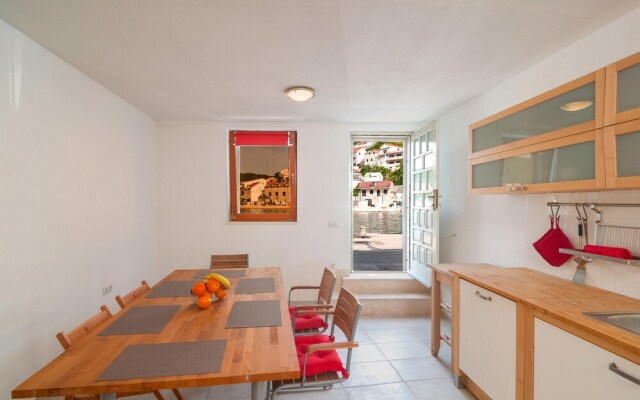 Nice Home in Pucisca With 2 Bedrooms and Wifi