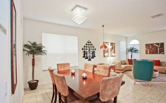 241 Las Fuentes Drive 6 Bedroom Home by Redawning