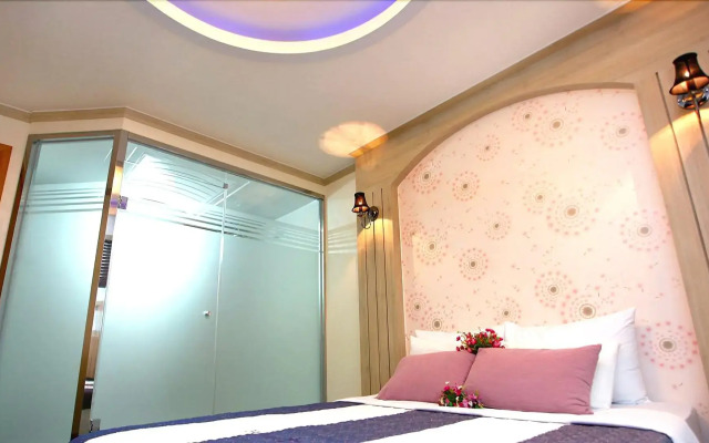 Q Hotel